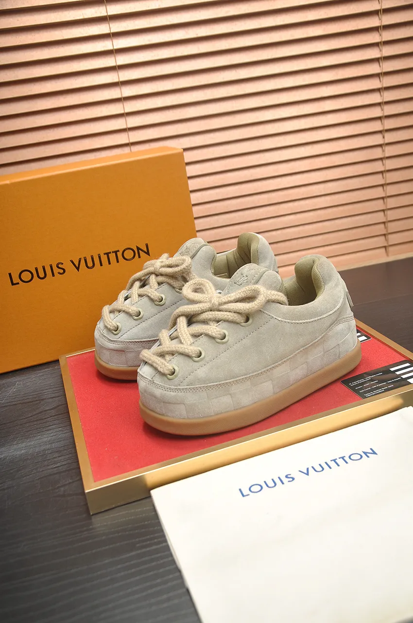 Men's men's shoes💰700💶 🔥New style🔥 LV co-branded nigo, ugly and cute😍Many Internet celebrities have put on their shoes, classic and versatile items.  ❄️Fabric: Imported high mercerized cow suede. ❄️Inner lining: high-grade elastic mesh, ❄️Outsole: original molded outsole, palm print rubber outsole with hidden L letter and Monongram flower ❄️Size: Female 35-41 (Female 41 customized), Male 39-46 (45-46 customized)